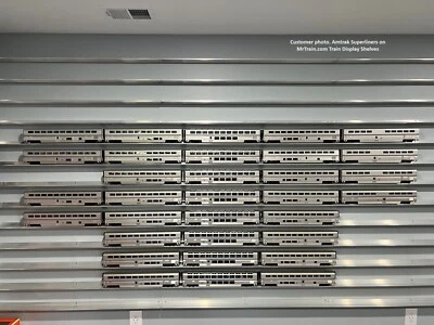 ESTANTES DE EXHIBICIÓN DE TREN ESCALA O - 14 unidades - Total de 56 pies de estantería de aluminio Foto 1 de 4