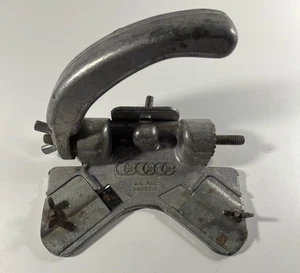 Tagliabordi vintage per tappeti e pareti - brevetto USA 3.482.310 - rasoio angolare CCC - Foto 1 di 7