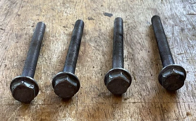 Volkswagen VW Passat 2010 2,5 L pernos de alternador Foto 1 de 4