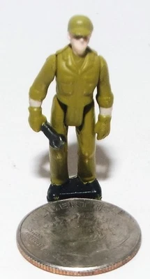 Pequeña figura flexible de plástico de un mecánico en verde Foto 1 de 3