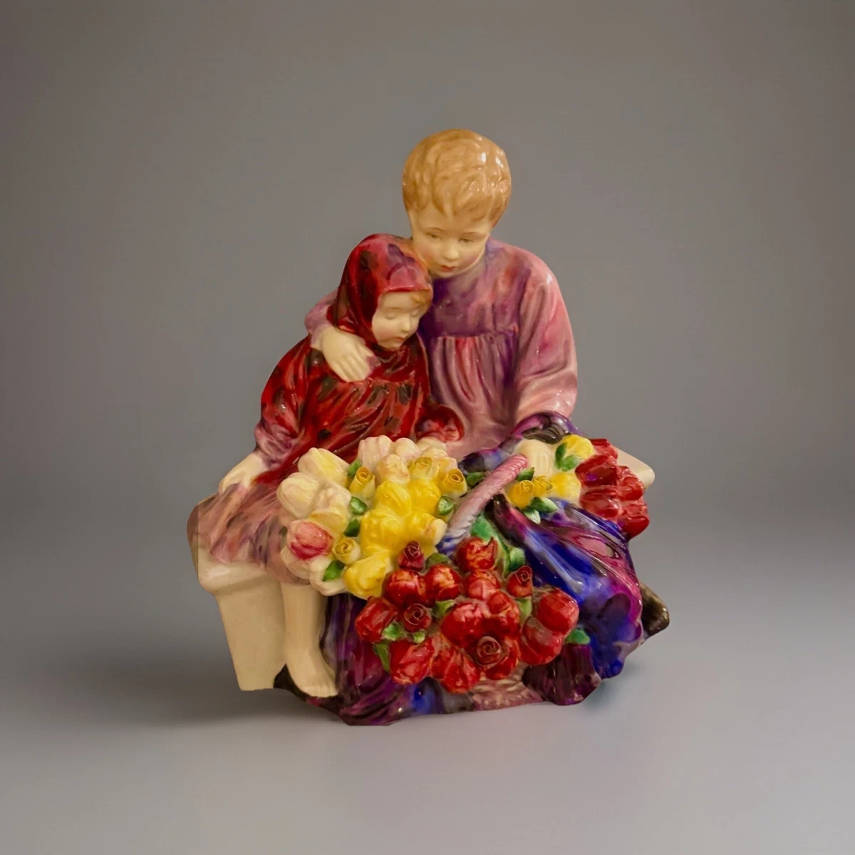 ロイヤルドルトン「フラワーセラーズ」置物　 Dalton ロイヤルドルトン「フラワーセラーズ」置物 Dalton ロイヤルドルトン