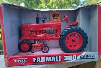 ERTL Case iH Farmall 300 Die Cast 1/16th Tractor Bonus 1:64 rojo tractor de 2005 Foto 1 de 4