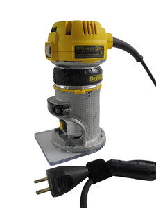 激安正規 120V www DEWALT DEWALT トリマーDWP611 120V トリマーDWP611