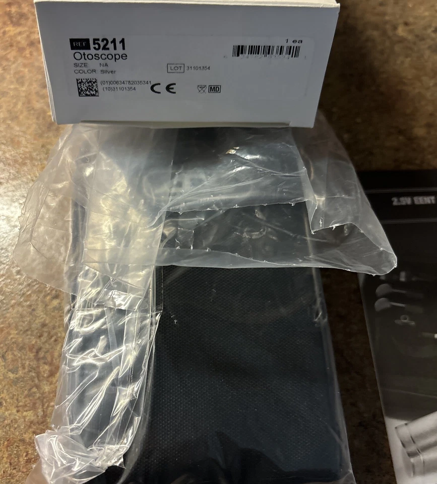 ADC 5211 Medical Otoscope 2.5v in Case