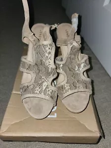 New London Rag Women's Beige High Heel Shoes. Open Toe Buckle Strap Sandals SZ 9 - Picture 1 of 6