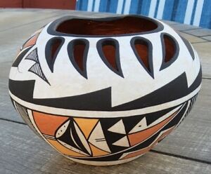 Westly Begaye Bear Claw Signed Native American Navajo Acoma Seed Pot Pottery