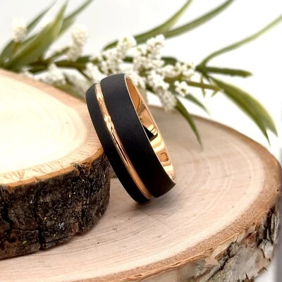 玫瑰金和黑色钨质圣诞礼物表带 8 毫米拉丝抛光边缘戒指 — 第 1/4 张图片