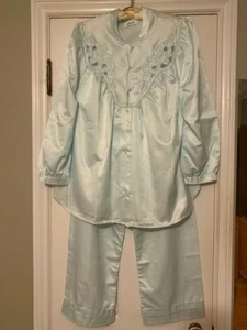 Vintage hübsch neuwertig farbiges Komar 2-teiliges Pyjama-Set mit perlmuttfarbenen Knöpfen. Größe M - Bild 1 von 8