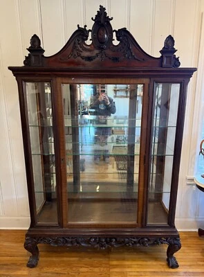 Antiguo gabinete chino caoba tallado a mano vidrio biselado Northwind caras pesado Foto 1 de 4