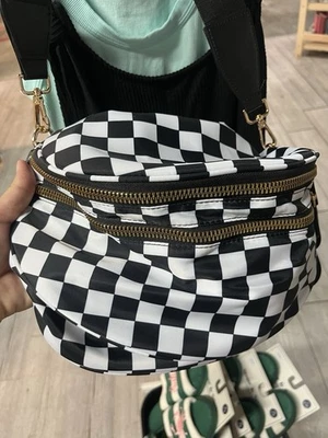 Riñonera bandolera a cuadros blanca y negra. Correa ajustable. Nuevo con etiquetas Foto 1 de 4