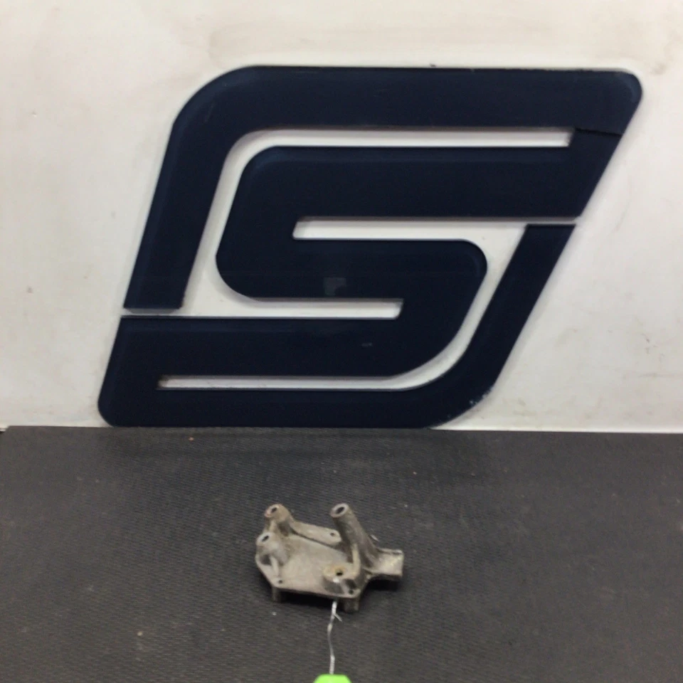 2004 Volkswagen Golf 4 portas - Suporte de montagem em bobina de ignição - Imagem 1 de 4