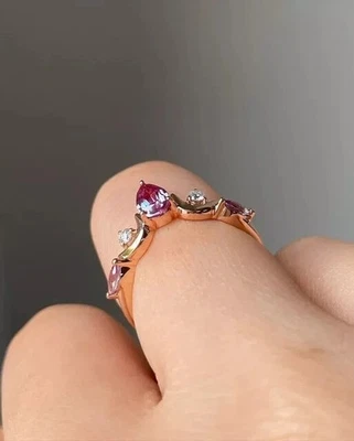 Anello di fidanzamento 2 ct taglio pera creato in laboratorio Alexandrite... - Immagine 1 di 4
