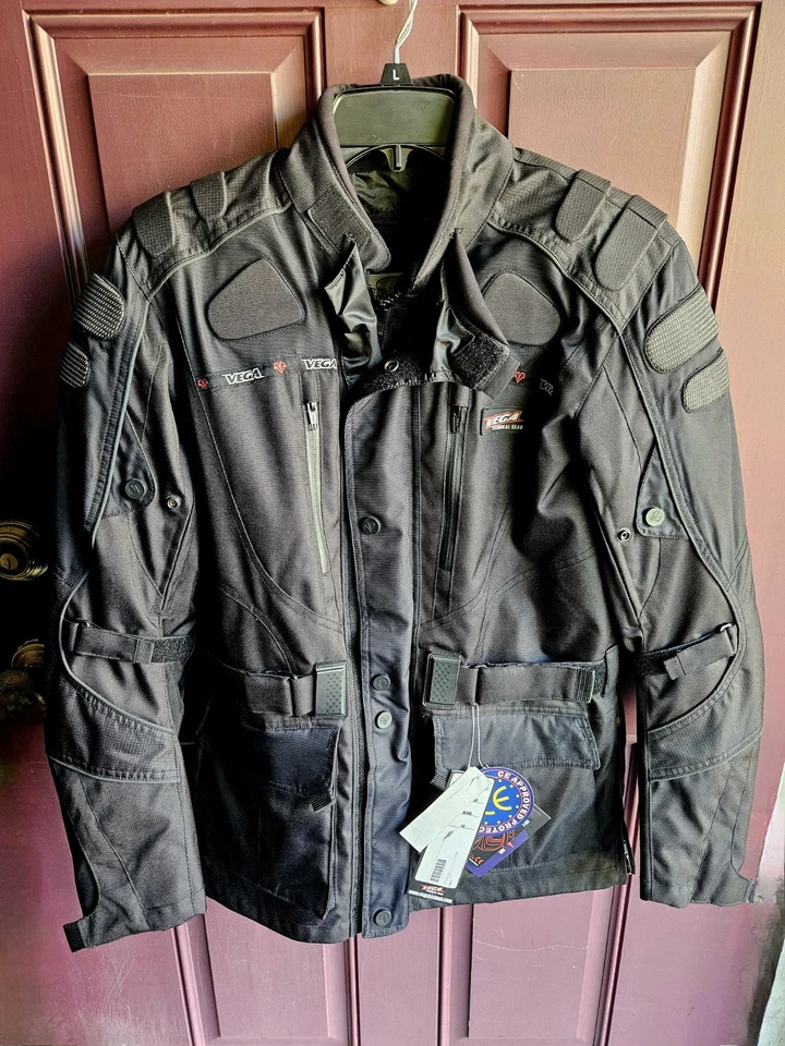 NUEVO CON ETIQUETAS - VEGA Technical Gear Pack Chaqueta de Calle para Adultos, TALLA XS Foto 1 de 4