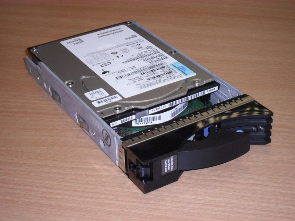 IBM 39M4593 146GB 10000 RPM 3.5" 2GBps Fibre Channel Hot-Swap Hard Drive - Image 1 of 1