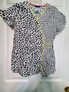 HeartSoul Scrub Top Size S-Black & White Animal Print V-Neck-Chest 20"/L 26" - Picture 1 of 4