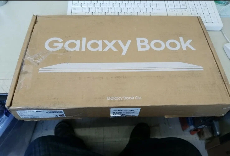 Samsung Galaxy Book Go 14" Laptop HD Snapdragon 7c 4GB RAM/128GB SSD - Image 1 of 3