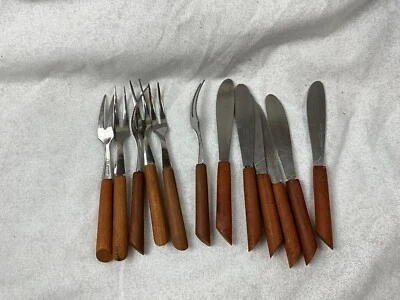 Cuchillos y tenedores de cóctel MCM de acero inoxidable con aperitivos para charcutería de madera 12 piezas Foto 1 de 2