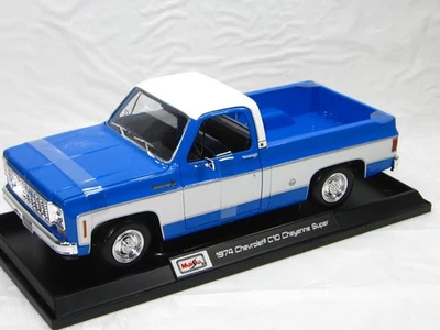 Chevrolet C10 Cheyenne 1974 super azul nuevo en caja 1:18. Foto 1 de 4