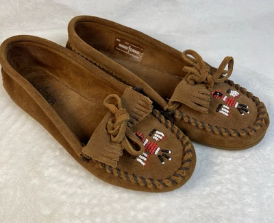Mocasines de gamuza marrón con cuentas Thunderbird Minnetonka de colección talla 8,5 para mujer” Foto 1 de 4