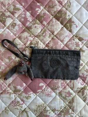 Carteira continental cinza lava Kipling com alça e chaveiro - Imagem 1 de 4