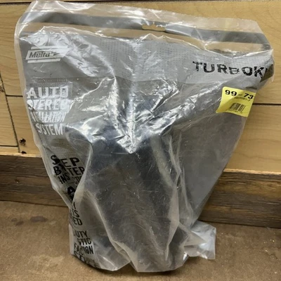 Metra 99-7316 Single DIN Installation Dash Kit for 2001-2005 Hyundai XG 300/350 - Image 1 of 4