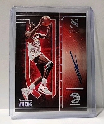 Dominique Wilkins 2024-25 Panini Silhouette autógrafo automático/25 Atlanta Hawks Foto 1 de 3
