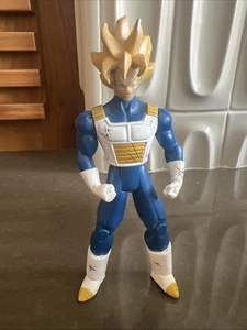 VINTAGE 2003 Dragon Ball Z Super Saiyan Goku Jakks Pacific Collectible FIGURINE - Picture 1 of 6