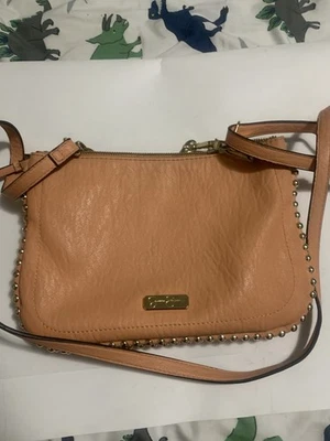 Bolso Bandolera Jessica Simpson Polvo Rubor Rosa Dorado Tachonado Foto 1 de 4