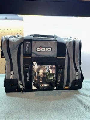 Bolsa de viaje para computadora portátil Ogio bolsa de viaje ligera de grafito Foto 1 de 4