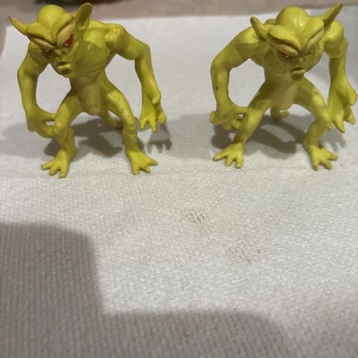 Lote de dos figuras de colección 1983 Galoob Blackstar Green Alien Demon 3" gárgola Foto 1 de 4