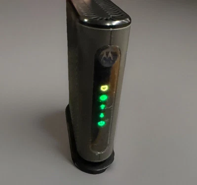 MOTOROLA 16x4 Cable Modem Model MB7420 686 Mbps DOCSIS 3.0 Comcast - Image 1 of 4