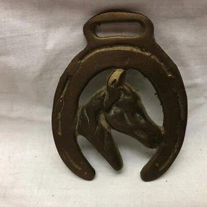 Zapato de caballo vintage con adornos de metal - Imagen 1 de 6