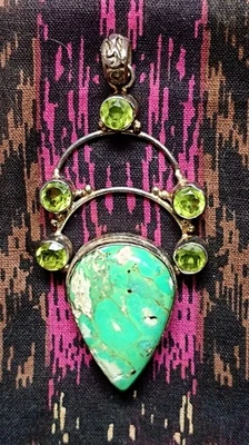Silberschmuck Anhänger mit großem Türkis ,925 und 5 Peridots - Bild 1 von 2