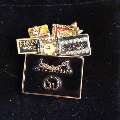 Pin raro de Marshall Fields de St John Foto 1 de 4