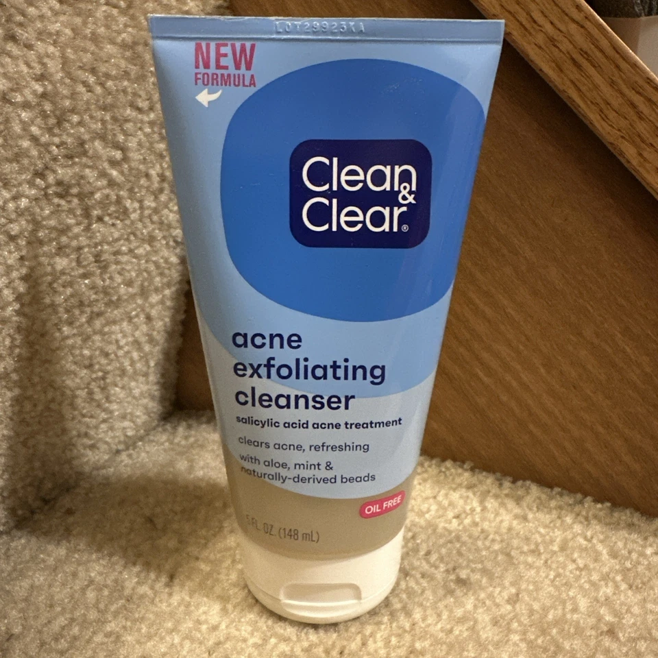 Exfoliante exfoliante triple transparente Clean & Clear para el acné sin aceite 5 oz Foto 1 de 1