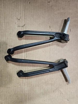 BMW S1000RR 2012-2018 soporte de estriba de pasajero trasero izquierdo derecho OEM Foto 1 de 4