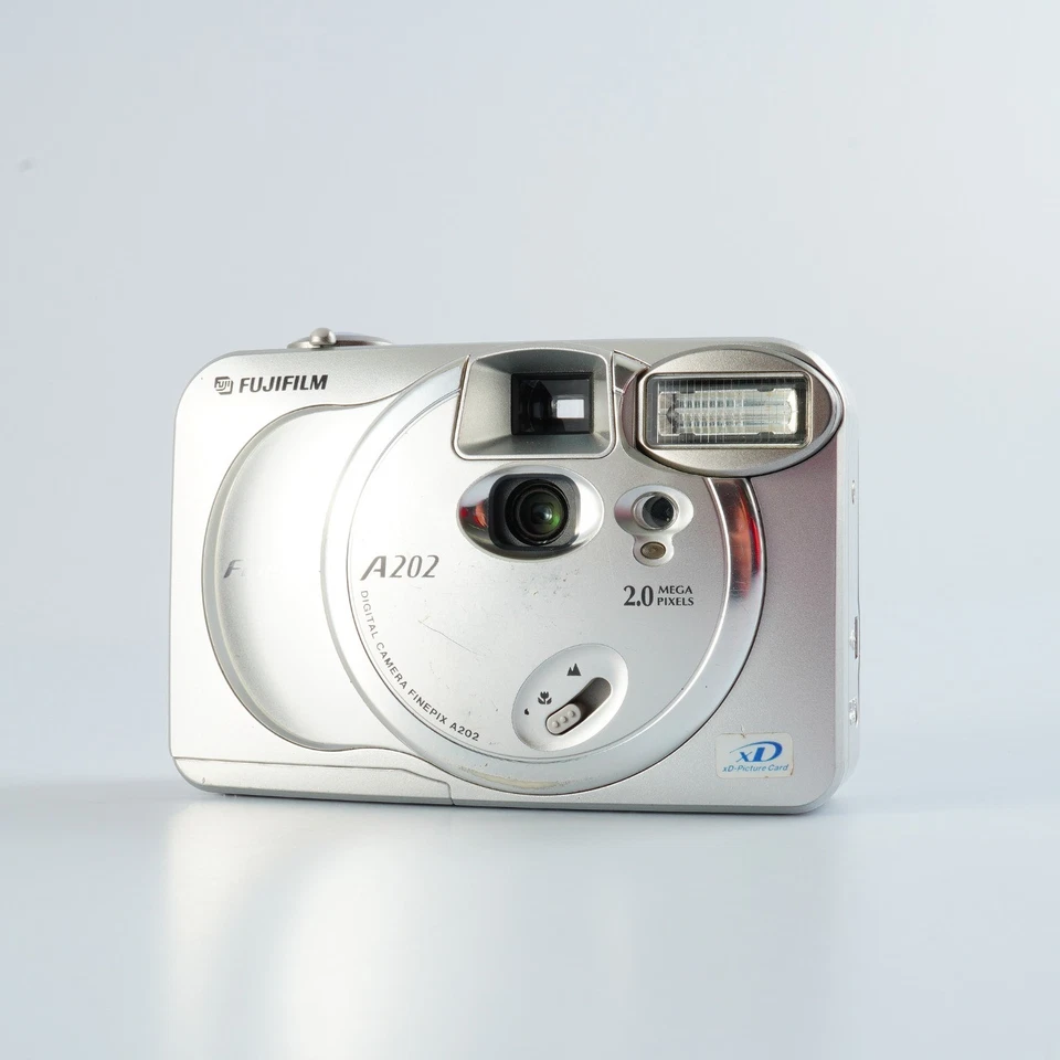 EXCELLENT FUJIFILM Finepix A202 + XD 16MB Kompakte Digitalkamera - Bild 1 von 4