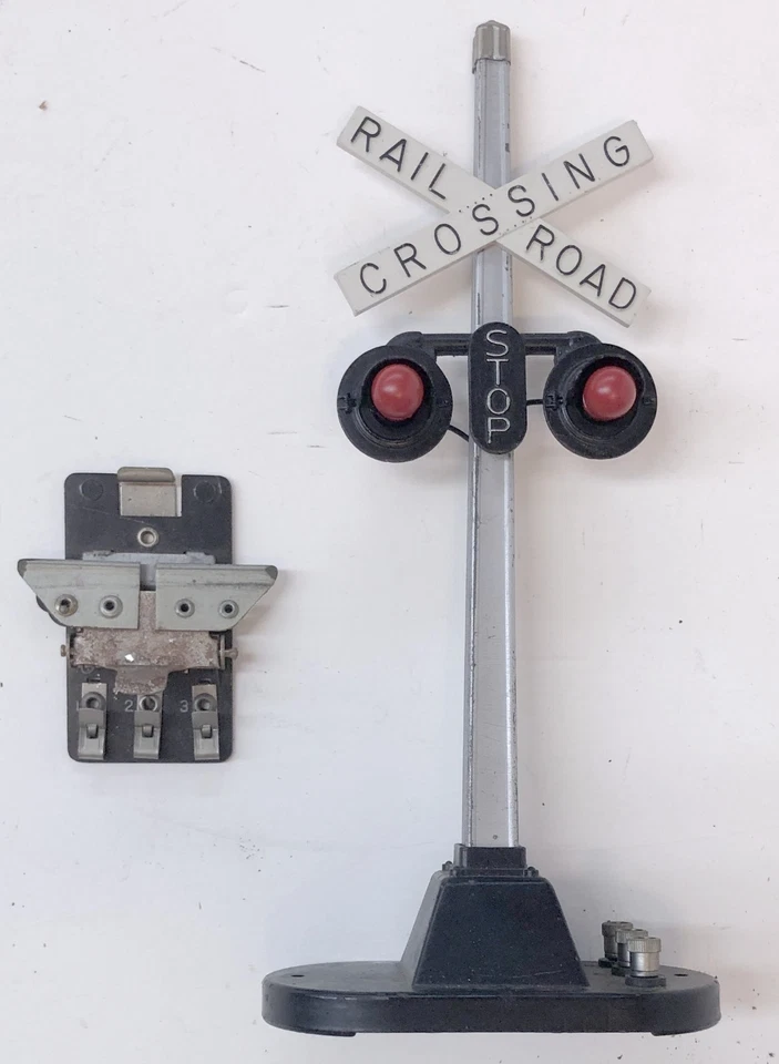 Lionel Highway Signal #154. Working signal.  Includes 154C track contact. - Image 1 of 4