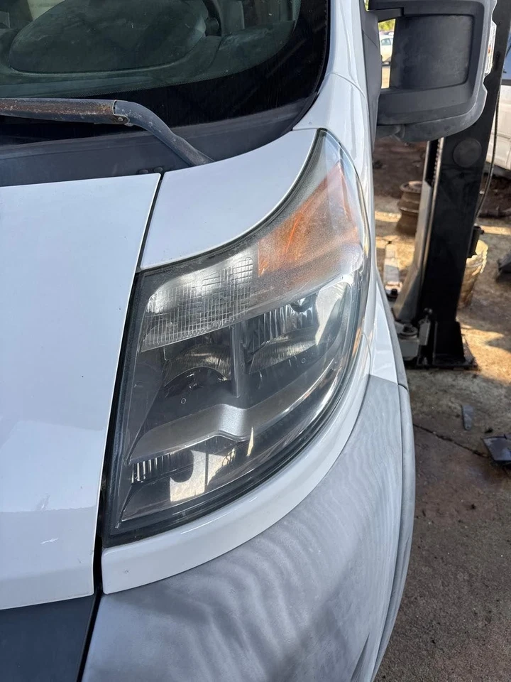 Headlamp Assembly DODGE PROMASTER 2500 Left 14 15 16 17 18 19 20 21 22 Foto 1 de 1