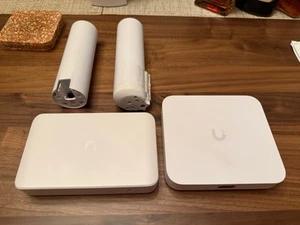 Lote de configuración Ubiquiti - Cloud Gateway Ultra, Lite 8 PoE, 2x U6 Mesh - Imagen 1 de 4