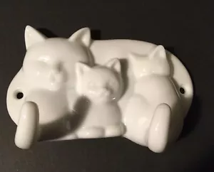 Vintage AVON White CAT Figurine Ceramic Key Holder Hook Wall Plaque - Picture 1 of 5