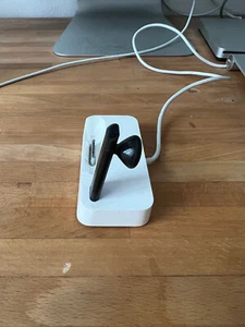 APPLE LADESTATION UND BLUETOOTH HEADSET - Bild 1 von 2