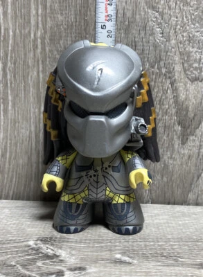 LOOTCRATE AVP Aliens Vs Predator TITANS 4.5" Vinyl Figure Versus Titan - Image 1 of 4