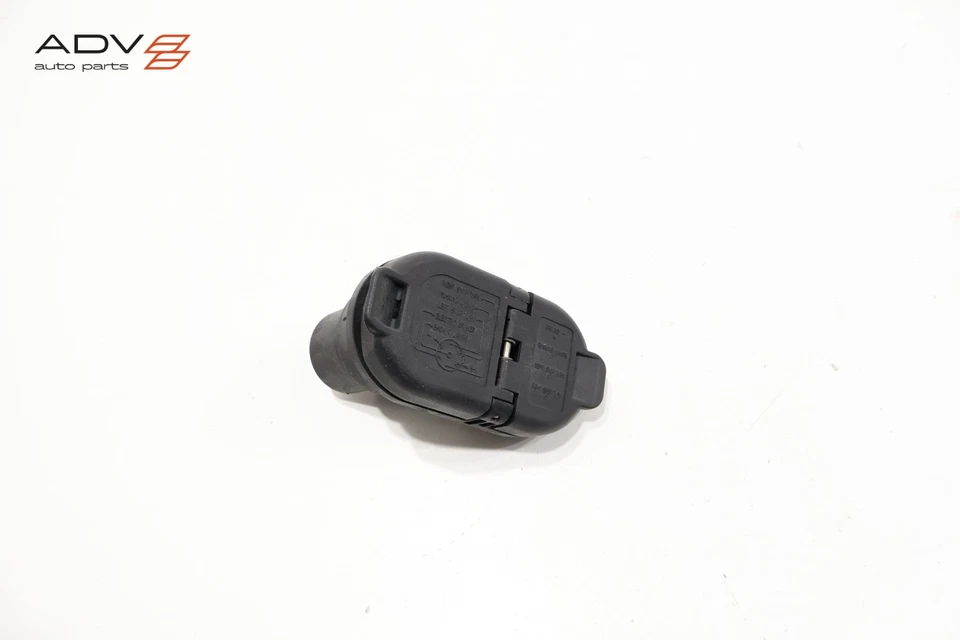 Remolque de remolque Toyota Tundra Sequoia 2013-2025 barra de enganche conector enchufe OEM Foto 1 de 4