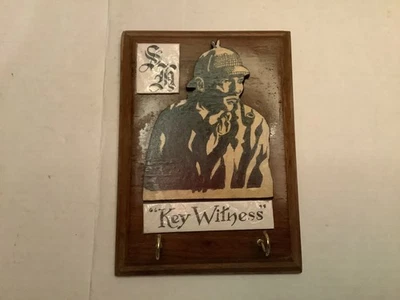 Placa Sherlock Holmes con ganchos para llaves, tinta de arte original sobre papel, madera contrachapada. Hecha a mano Foto 1 de 4
