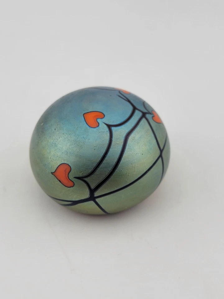 Raro pisapapeles de vidrio arte iridiscente Orient & Flume flores firmado mayo de 1975 Foto 1 de 4