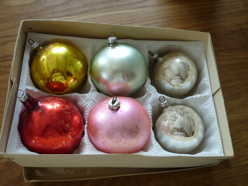 Alter Christbaumschmuck  Weihnachtsbaum 6 Kugeln in der Farbe bunt  Glas - Bild 1 von 1