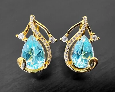 Pendientes enchapados en oro de 14 k con topacio azul pera Big Swirl enchapados en laboratorio Foto 1 de 4