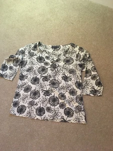 Lovely light floaty M&S Collection Textured Blouse top Size 10 - Picture 1 of 7