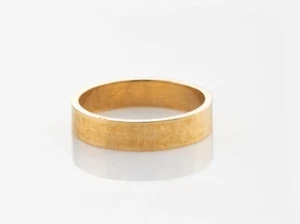 A Gold Ring - Picture 1 of 3
